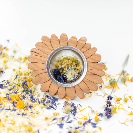 wooden daisy tea strainer with loose flowers